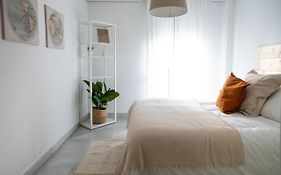 Homely Malaga Larios
